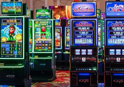 Which online slot symbol behaviors differ during bonuses?