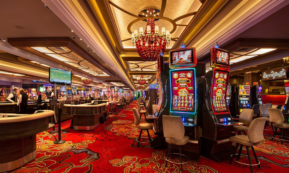 How do you maximize online casino level-up bonuses?